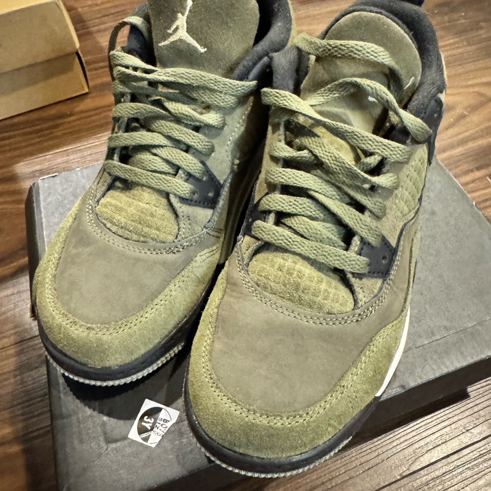 Jordan Men's Green and Black Sneakers